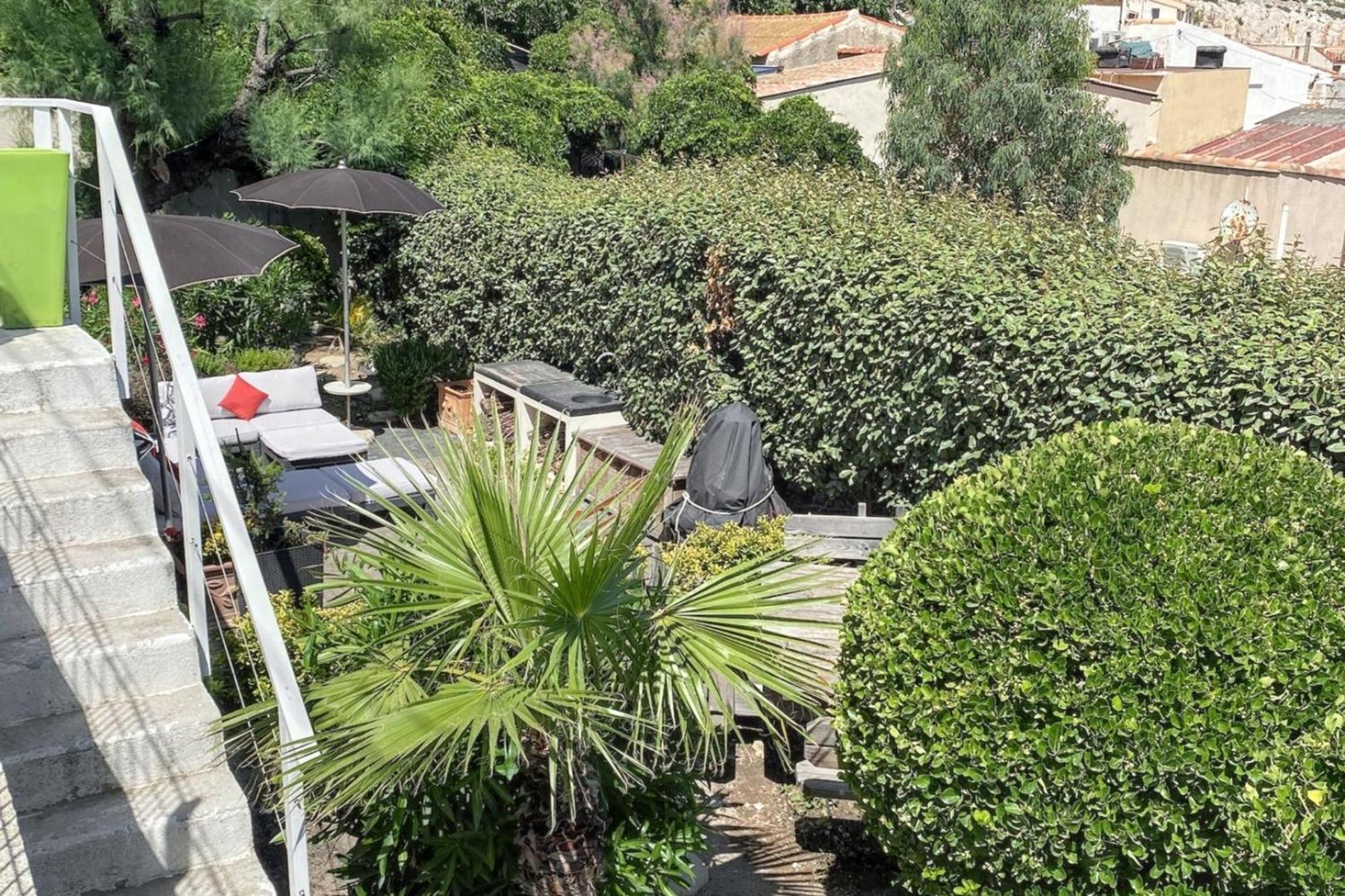 Holiday home Maison Chaleureuse Au Coeur Des Calanques De + Jardin. Marseille