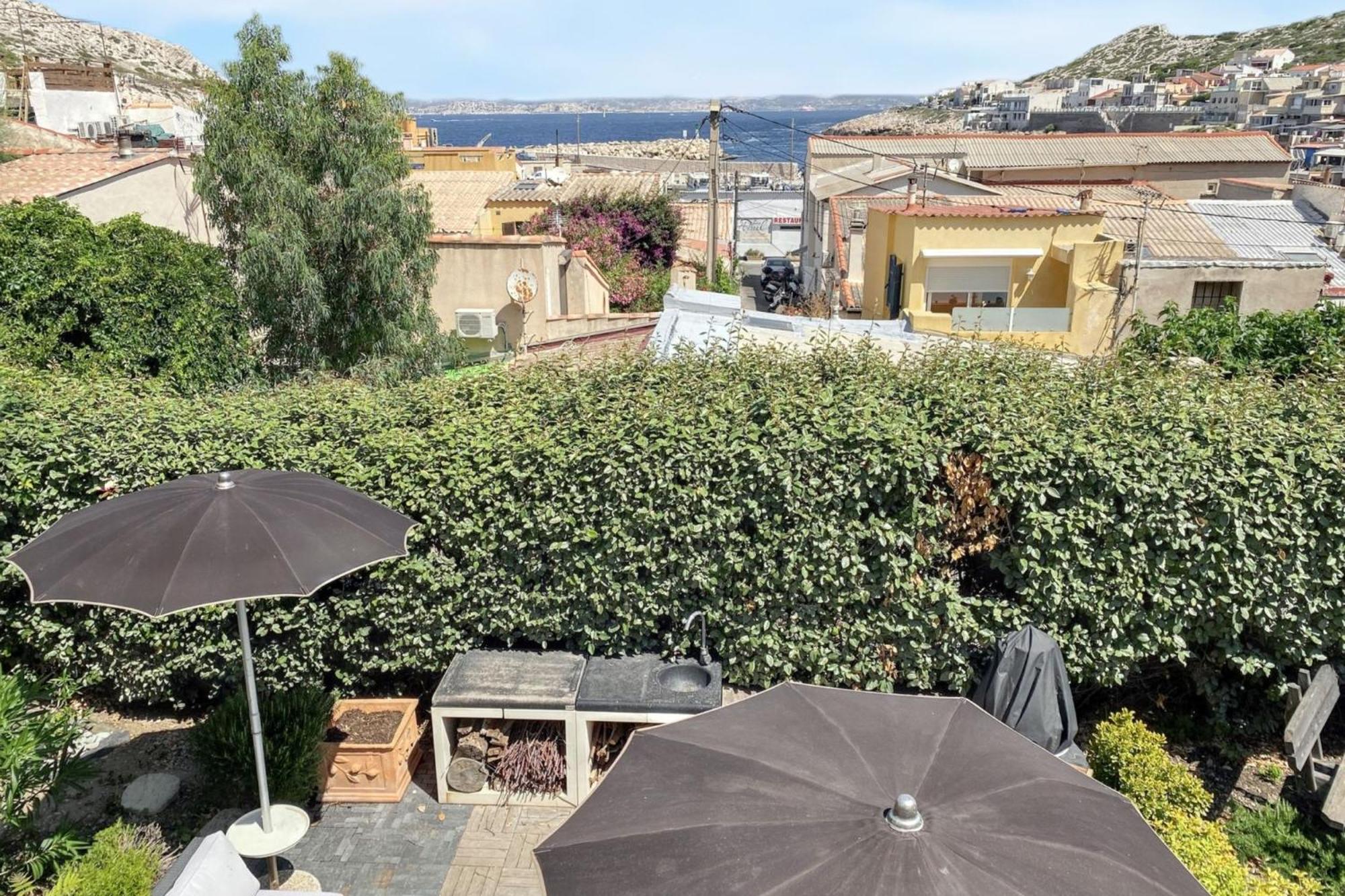 Holiday home Maison Chaleureuse Au Coeur Des Calanques De + Jardin. *