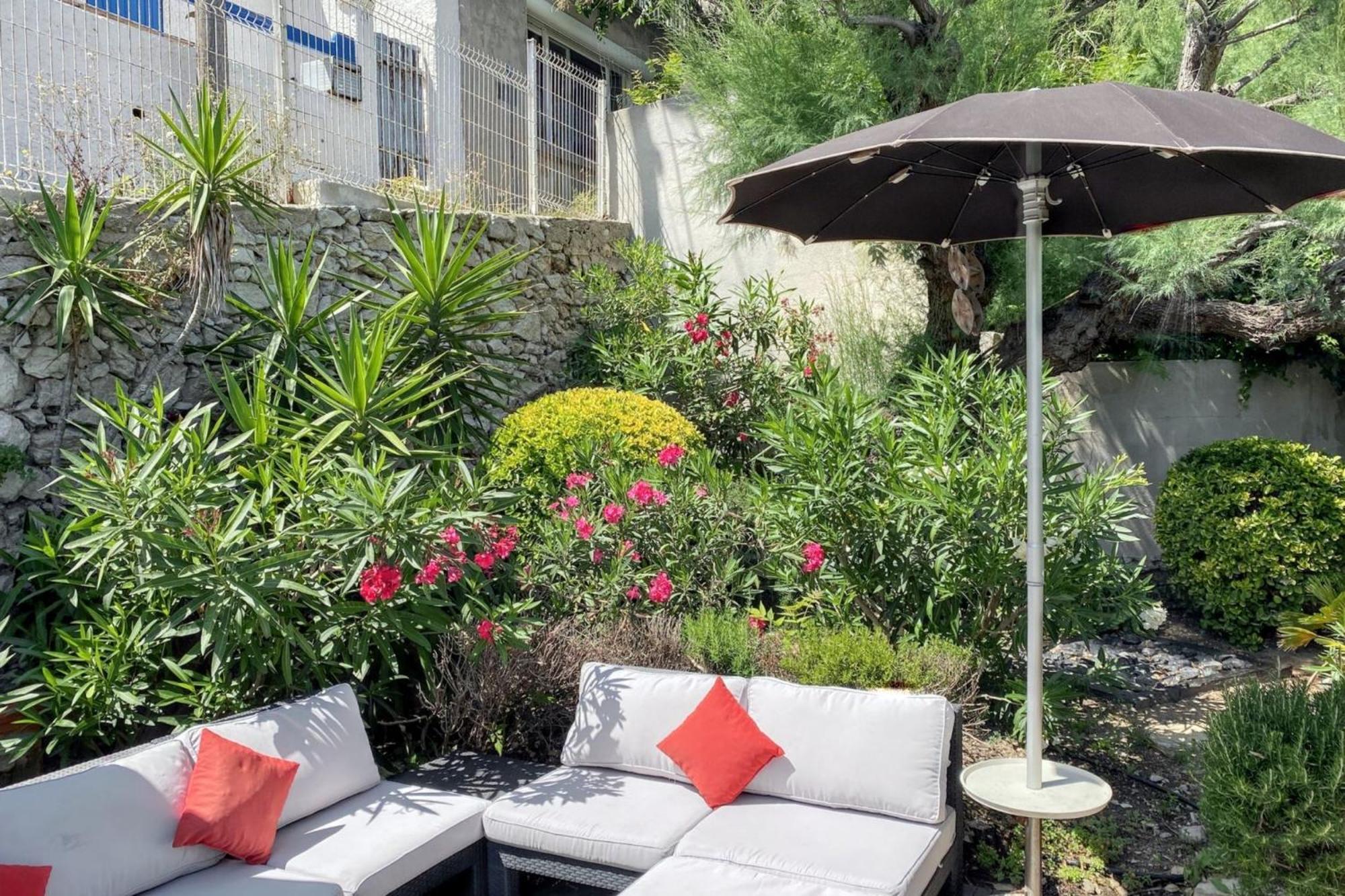 Maison Chaleureuse Au Coeur Des Calanques De + Jardin. Holiday home Marseille