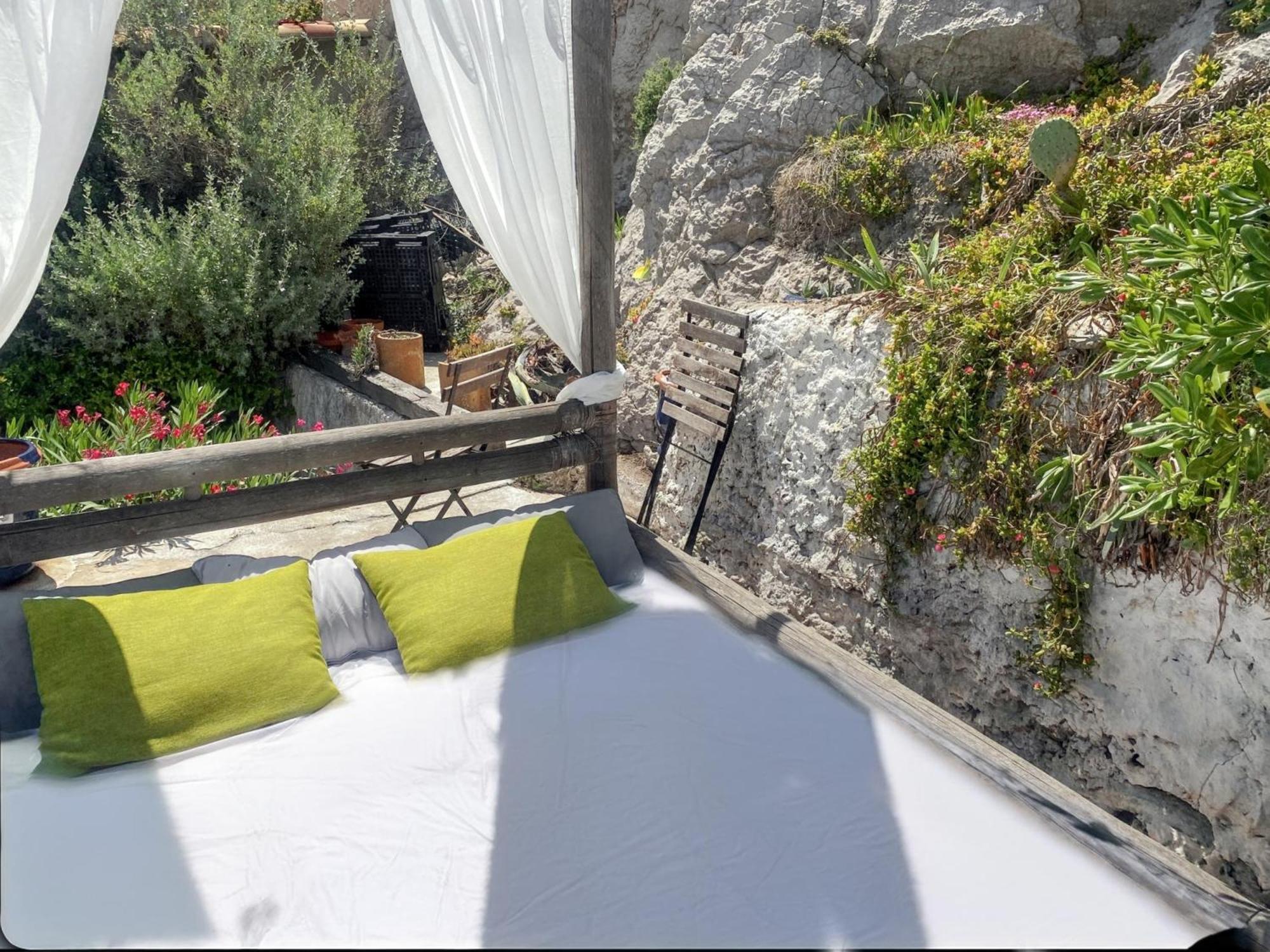 Maison Chaleureuse Au Coeur Des Calanques De + Jardin. Holiday home *