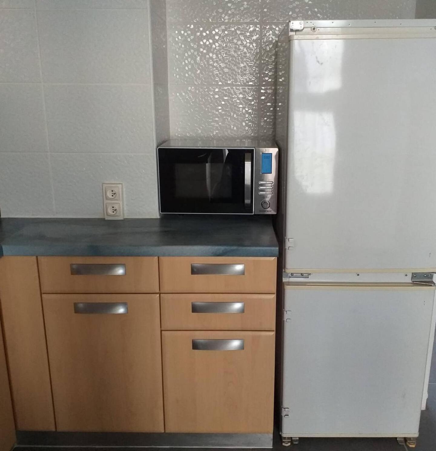 T2 Calme, Stationnement Gratuit, Autoroute A Proximite, A 10km Appartement