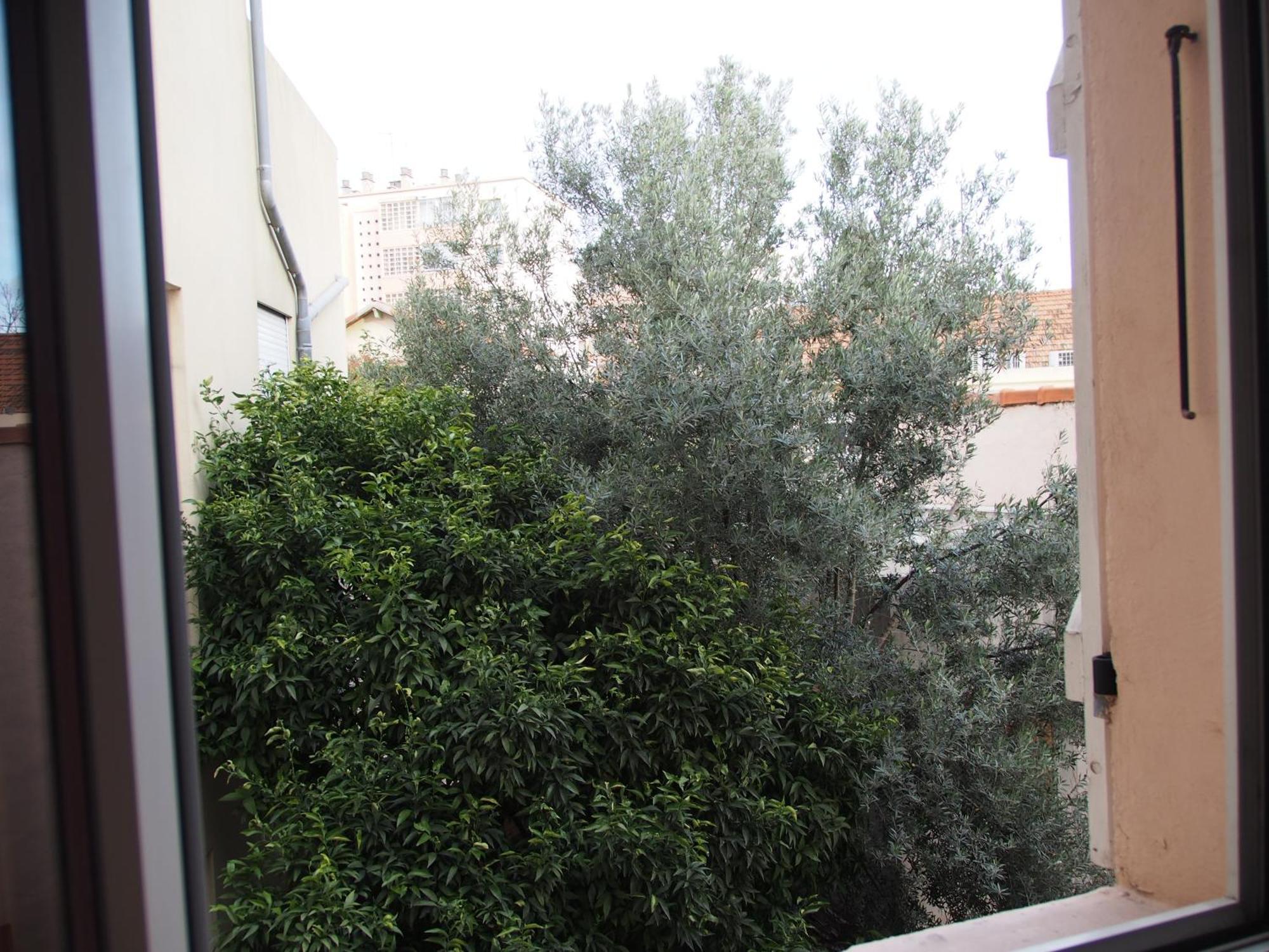 Ở trọ Narnia Dans Maison, Salle De Bain Et Sejour A Partager Marseille