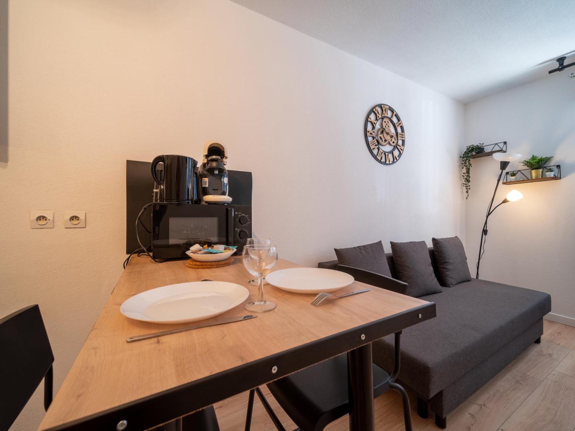 Equipe Avec Parking A 6min A Pied De La Gare St Charles * Marseille