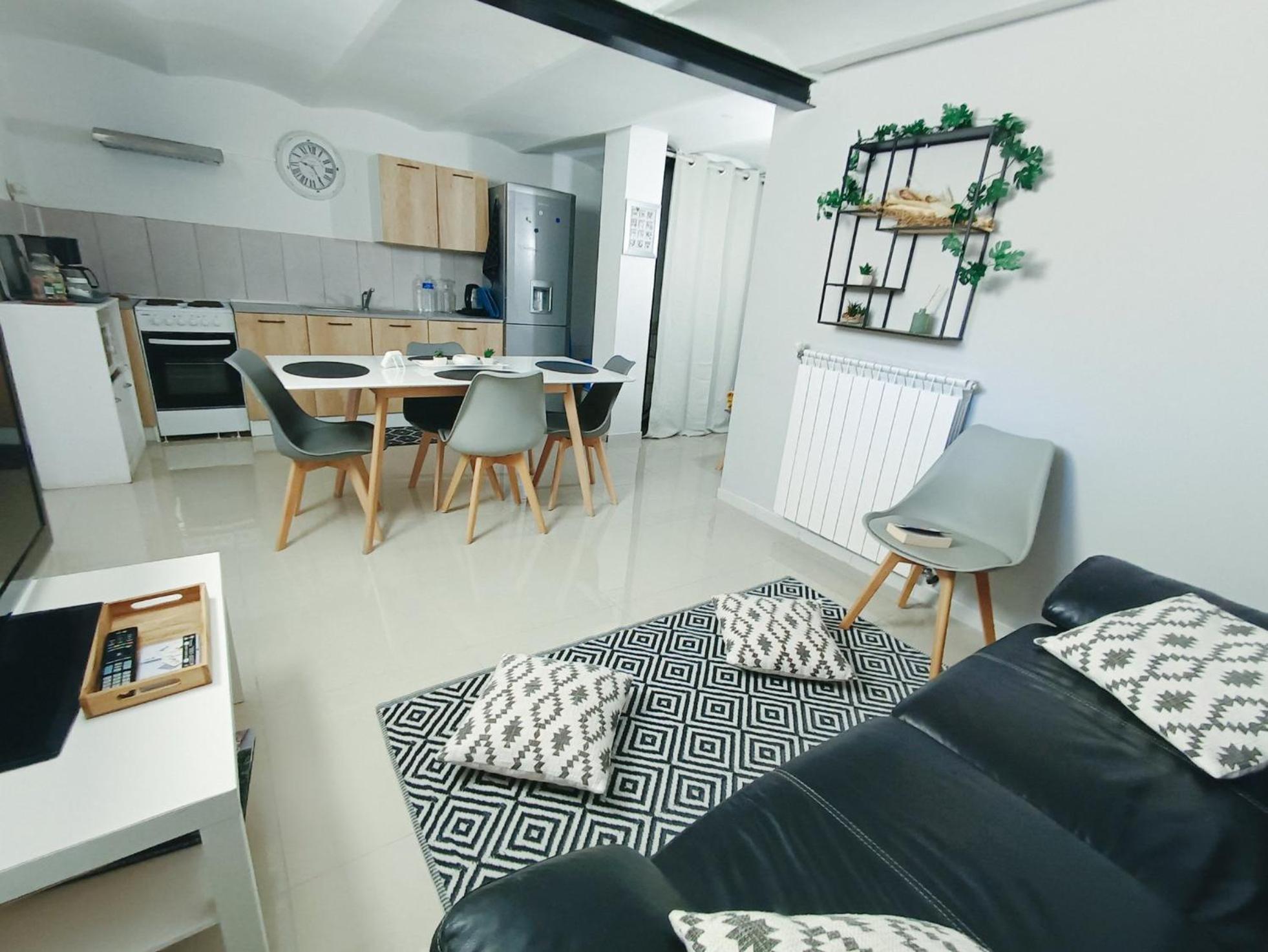 Villa Avec Piscine Et 3 Logements Ideale Groupe *