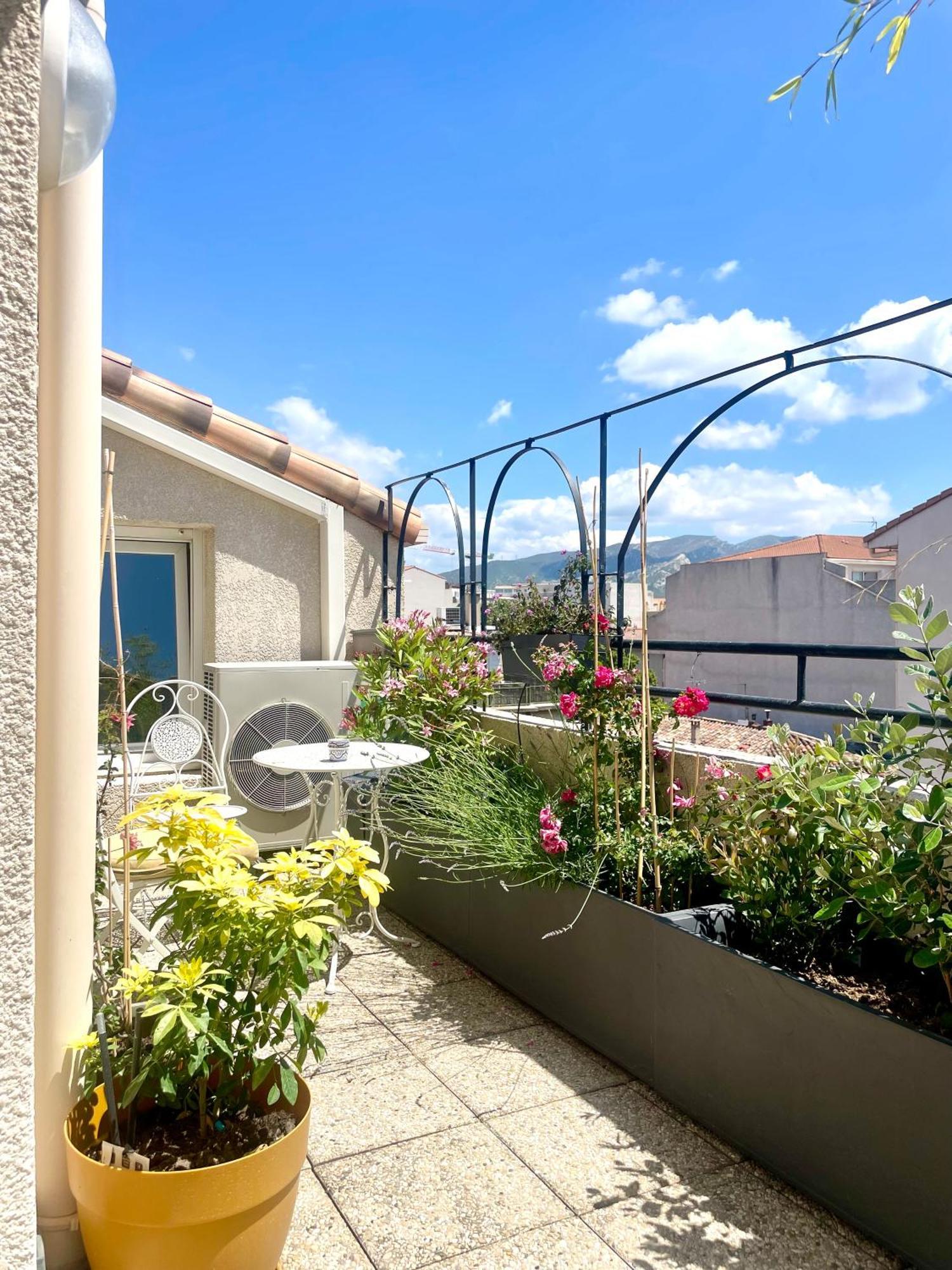 Prado Spacious And Sunny Loft In Apartment