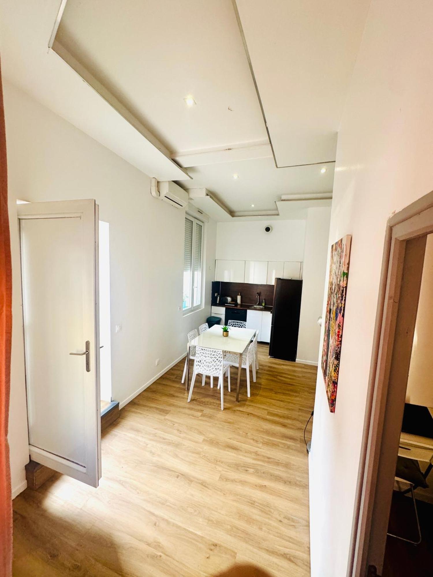 Holiday home Jolie Maison: Chic Retreat With Private Terrace Near Marseille