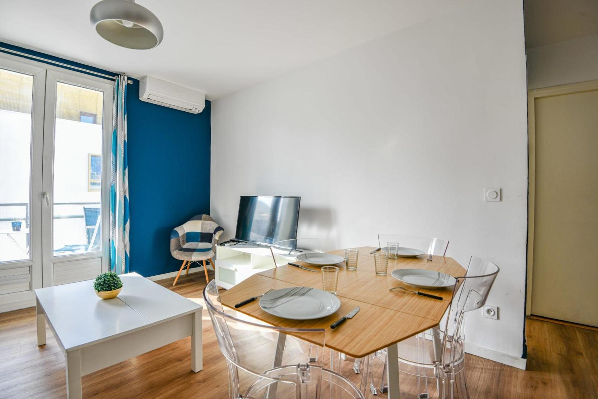 3 Ch Climatise Avec Balcon A La Joliette Apartment Marseille