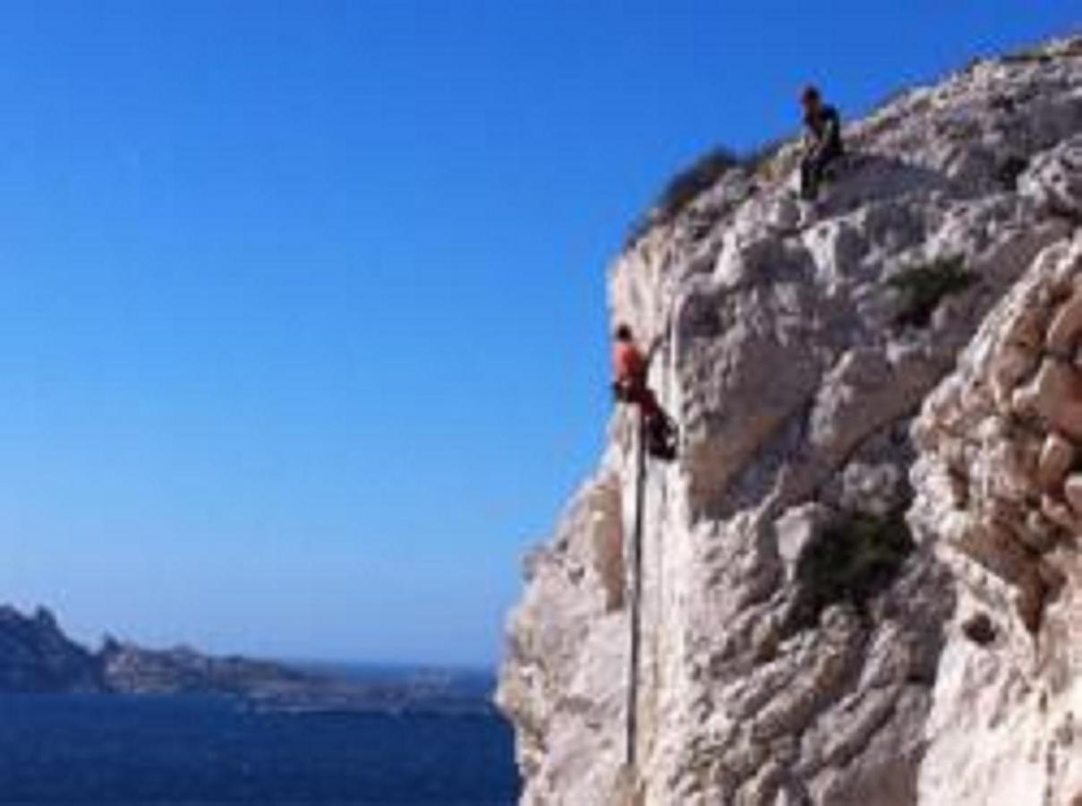 Apartment Morgiou Sormiou T4 Climatise Familial - 3 - Terrasse Bois - Jardin Privatif - Calanques A Pied - Plages & Velodrome A 10 Min - Ideal Familles & Randonneurs & Grimpeurs - Escalade A 5 Min - Sud
