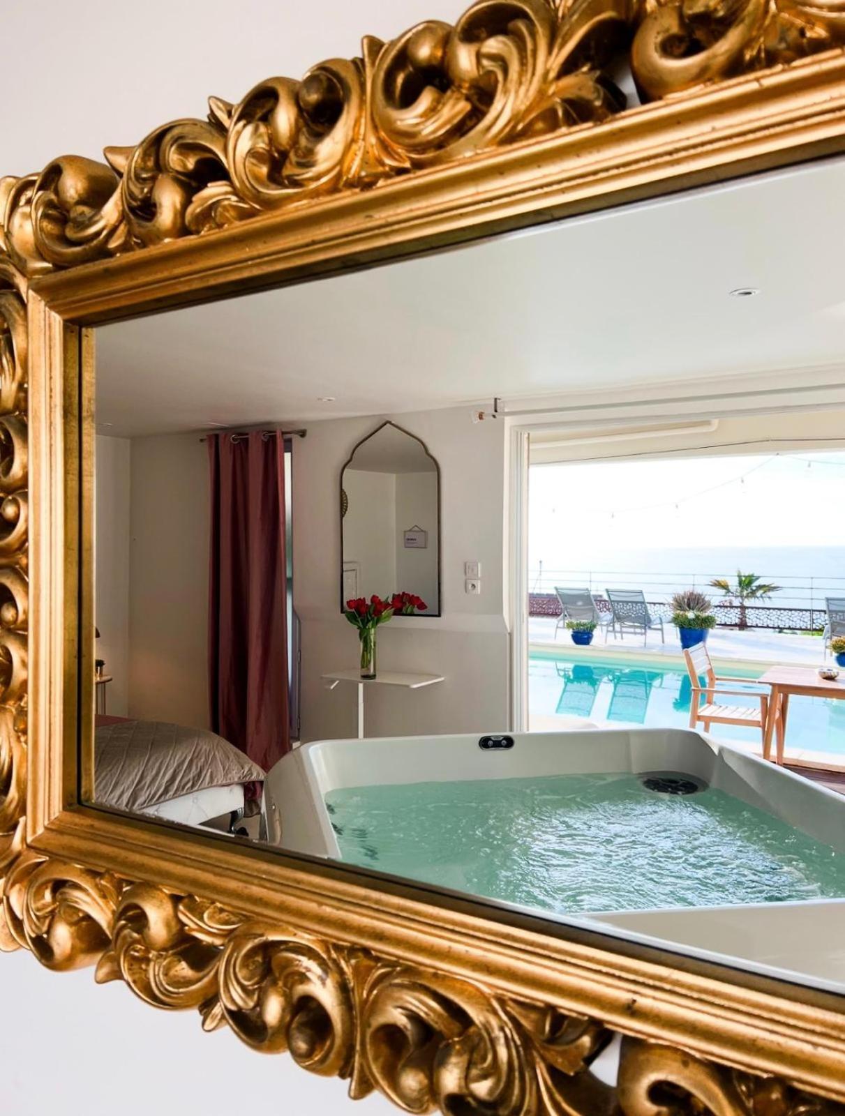 Guest house Les 2 Vue Piscine Marseille