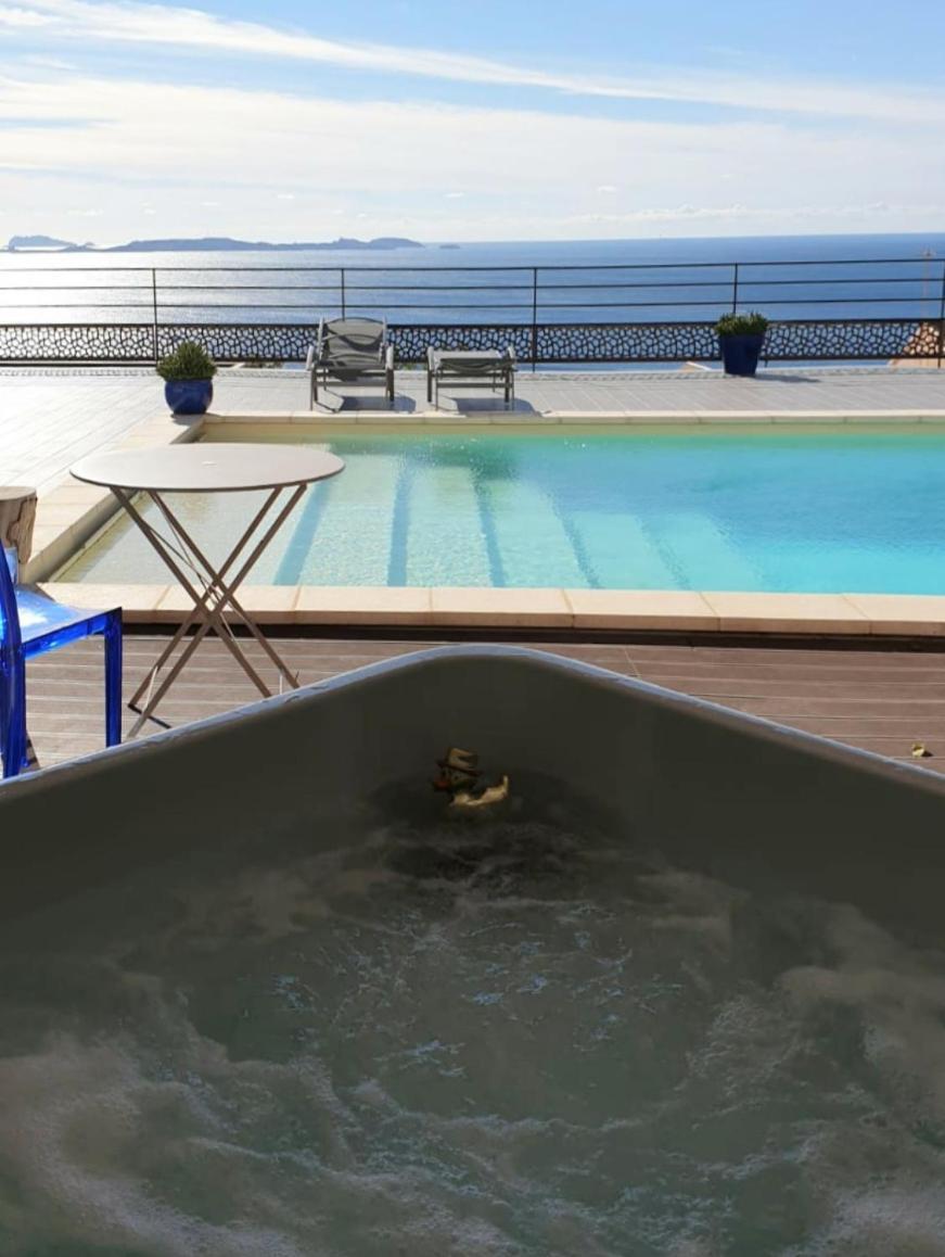 Les 2 Vue Piscine * Marseille