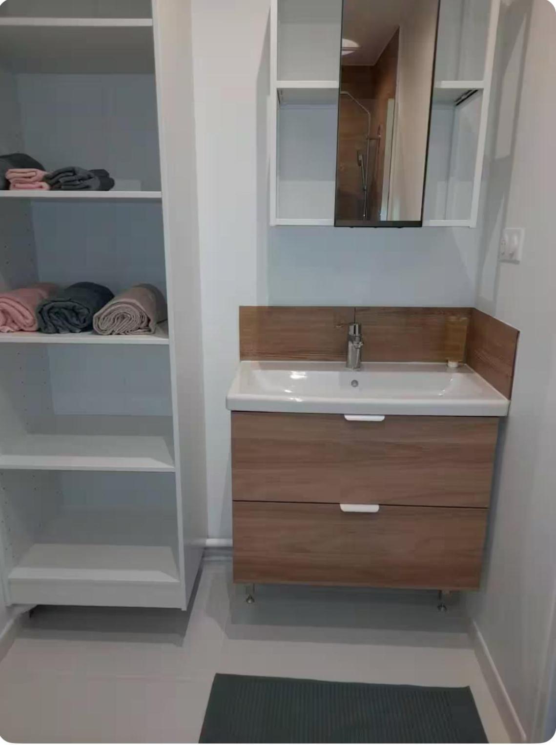 Khách sạn Europe Vieux Port 2*