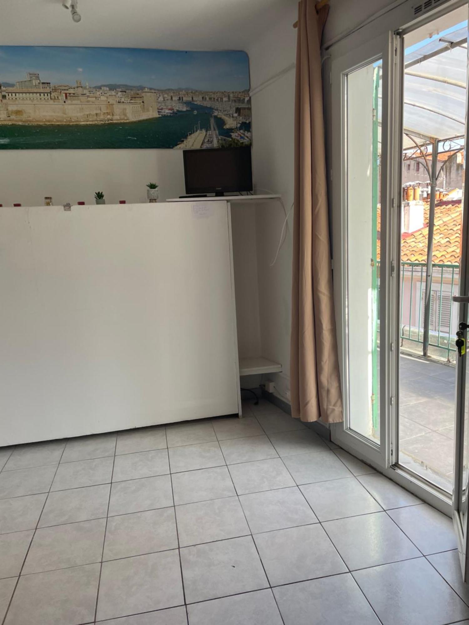 Apartment Stud Terras Corniche 2 Pers Stat Gratuit Rue Modif Suivt Possib Et Accord Exclusif Marseille