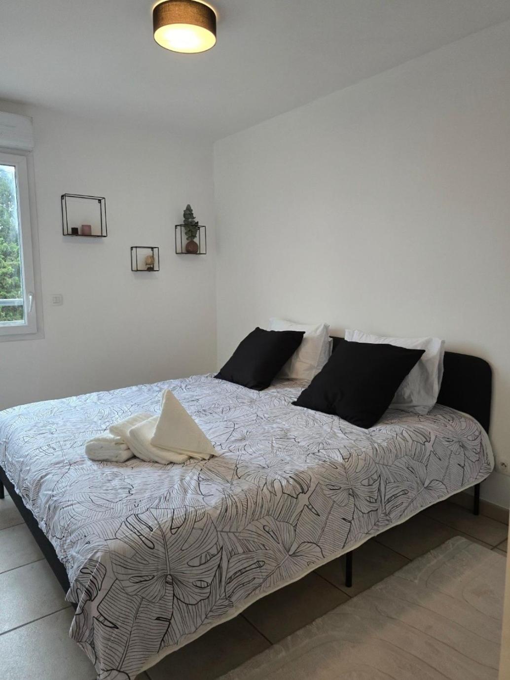 Flat Apartment *
