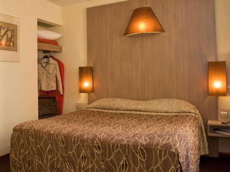 Carre Vieux Port Khách sạn 3*