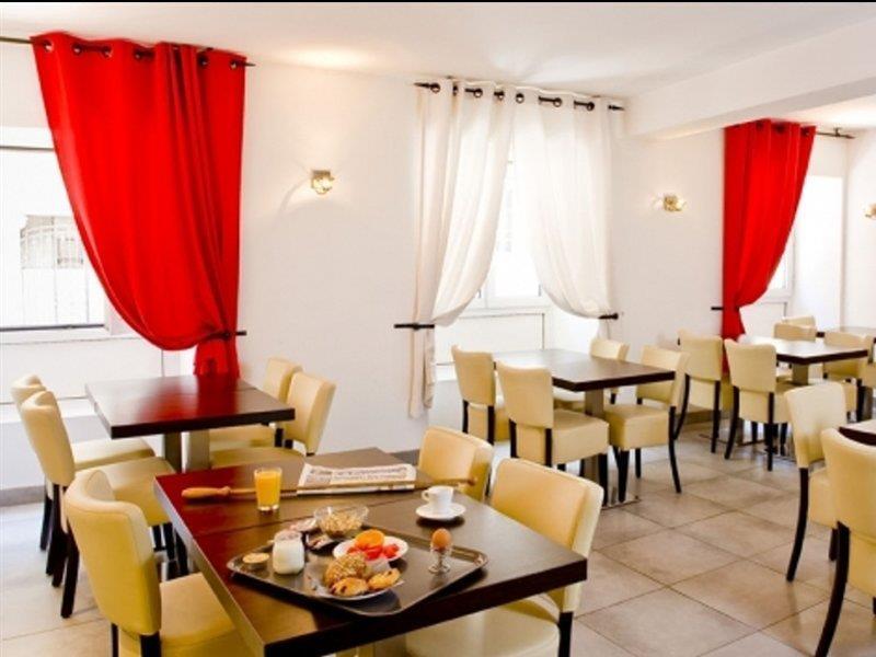 Carre Vieux Port Khách sạn 3*