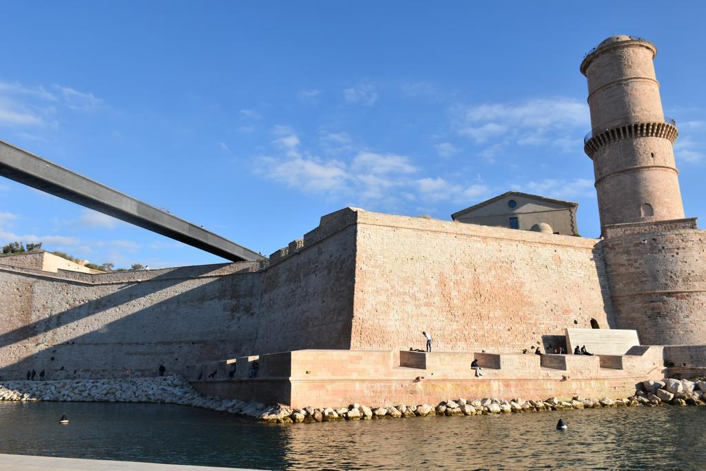 Sous Le Clocher * Marseilles