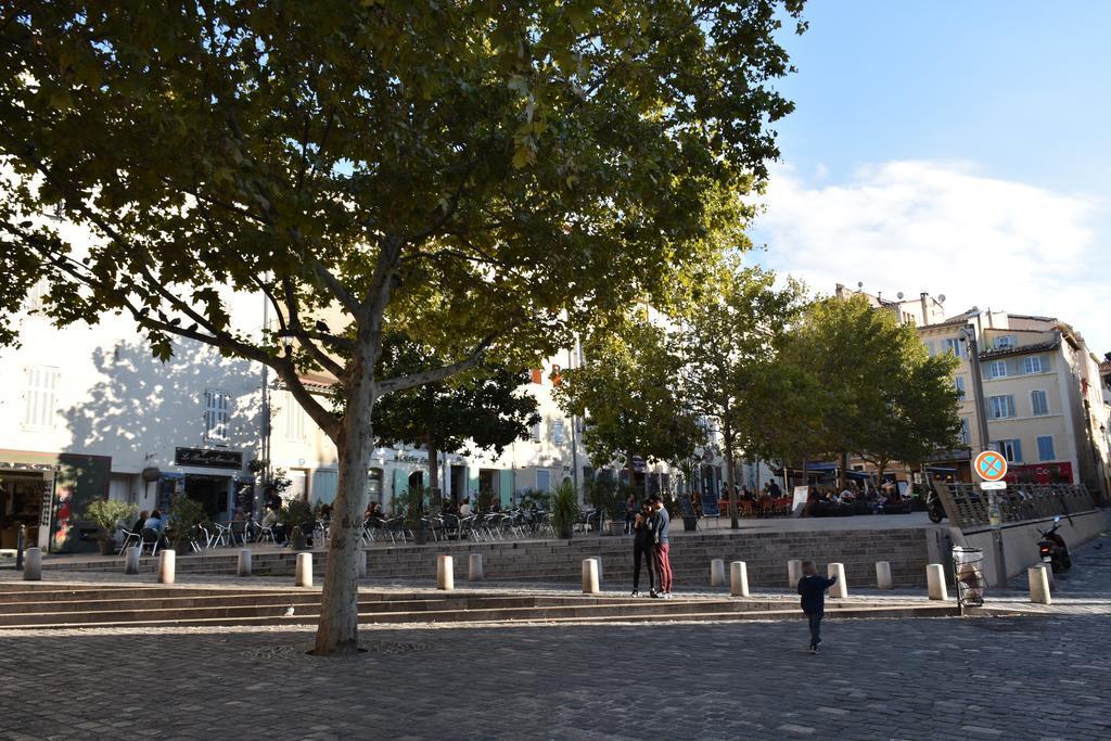 Sous Le Clocher * Marseilles