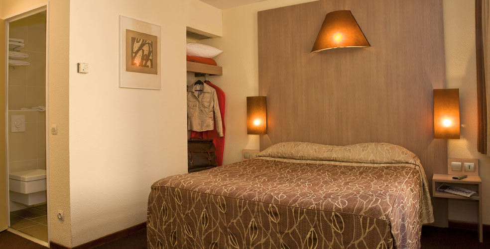 Carre Vieux Port Khách sạn 3*