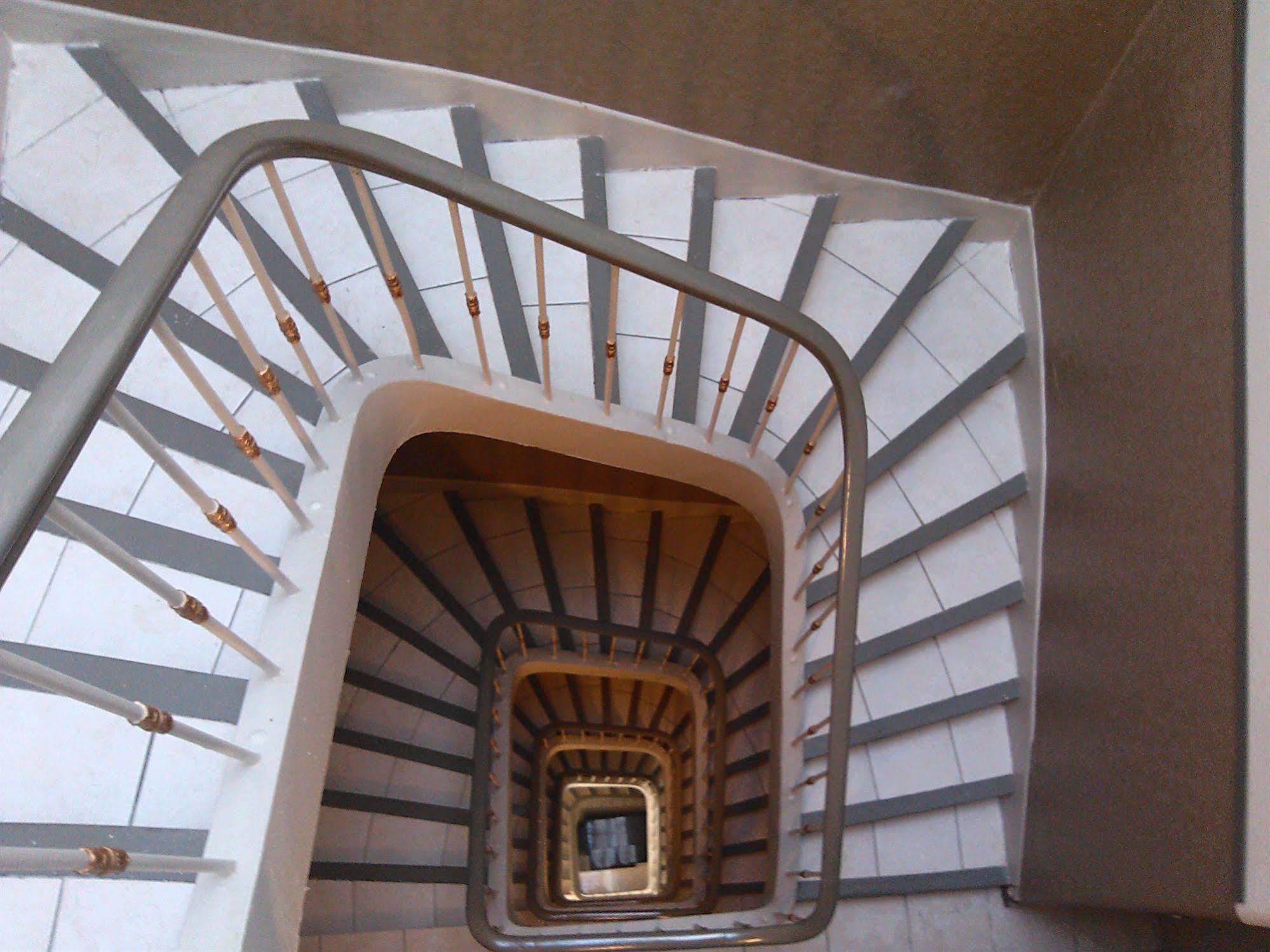 De L'ariana Hotel 3*