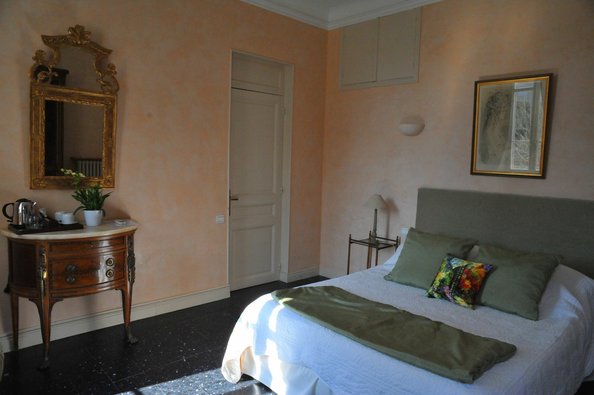 Valflor D'hotes Et Bed & Breakfast Marseille