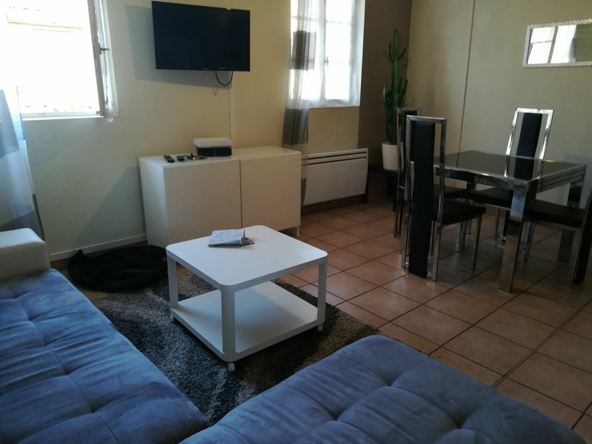 Joli Meuble Dans Le Panier Apartment Marseille