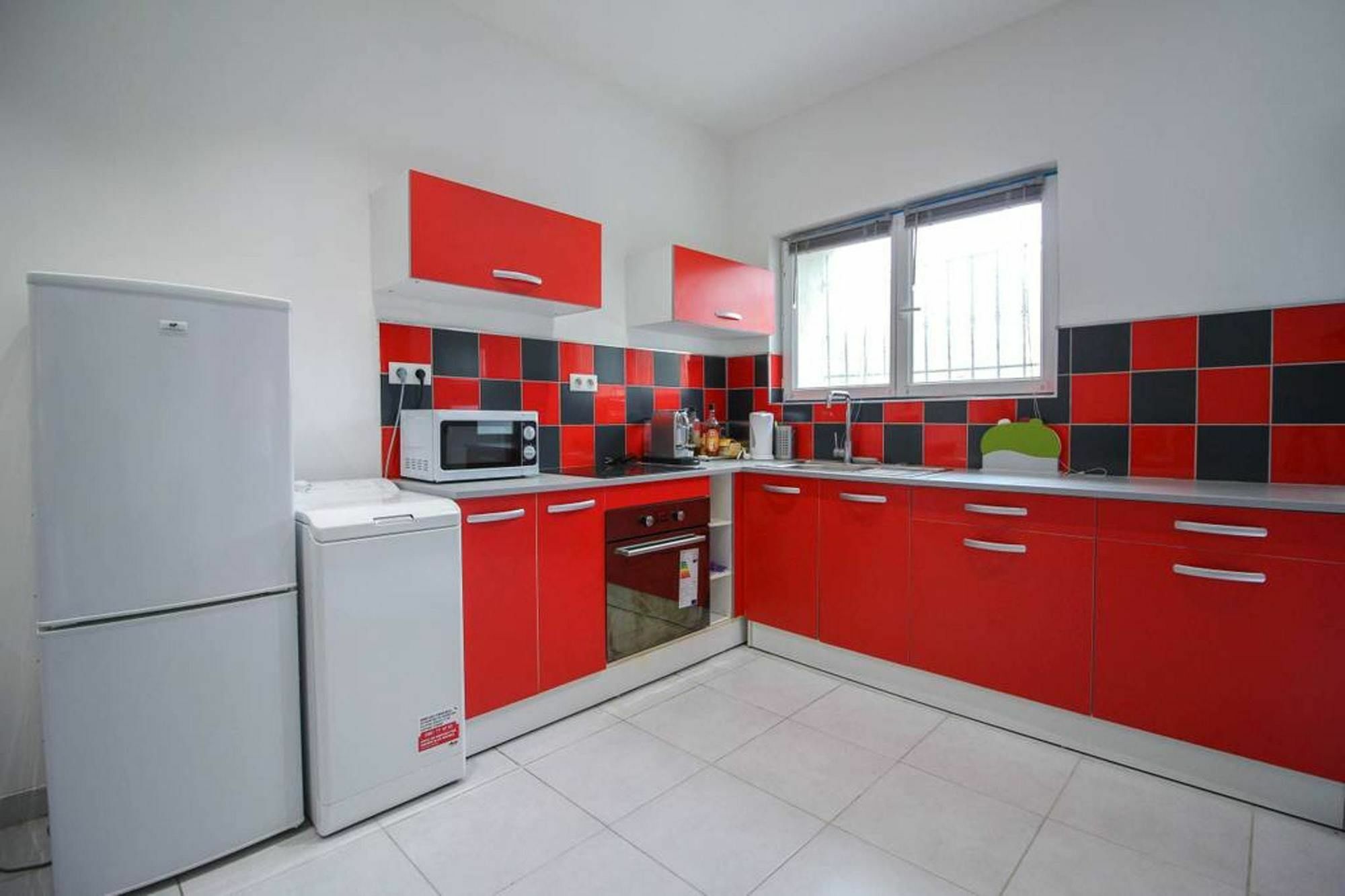 With 2 Bedrooms In Marseille, With Terrace And Wifi - 5 Km F Apartment