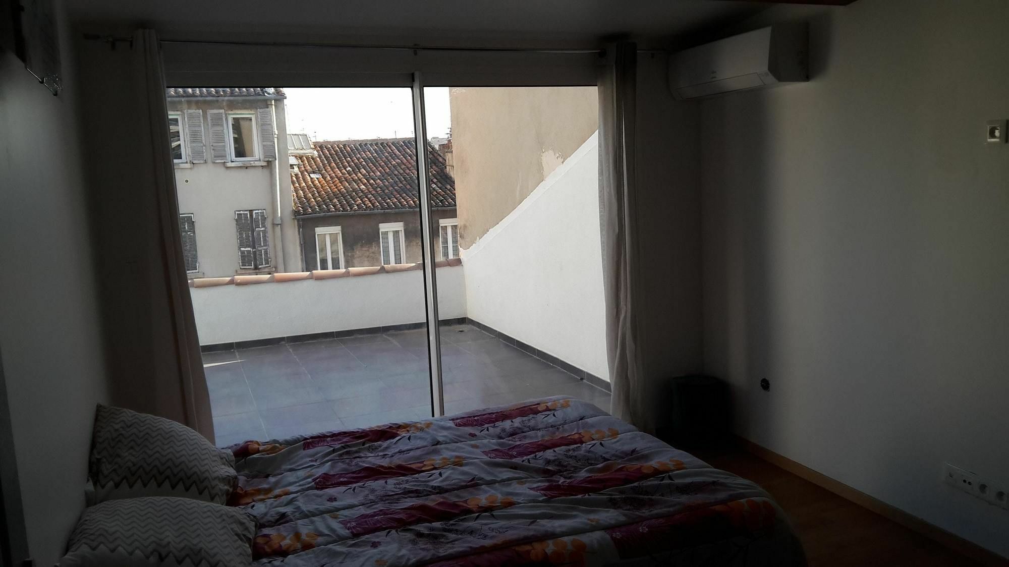 Apartment With 2 Bedrooms In Marseille, With Terrace And Wifi - 5 Km F *