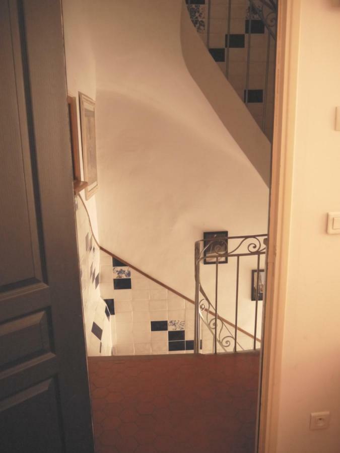 Les Volets Bleus Vieux-port Apartment *