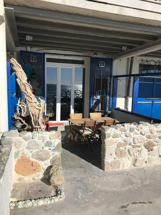 Le Cabanon Bleu Sur La *