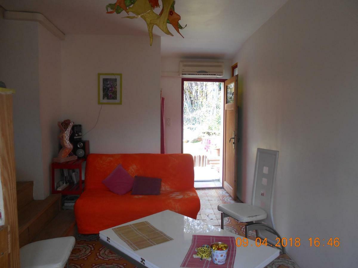 Safran De 1 Country house *