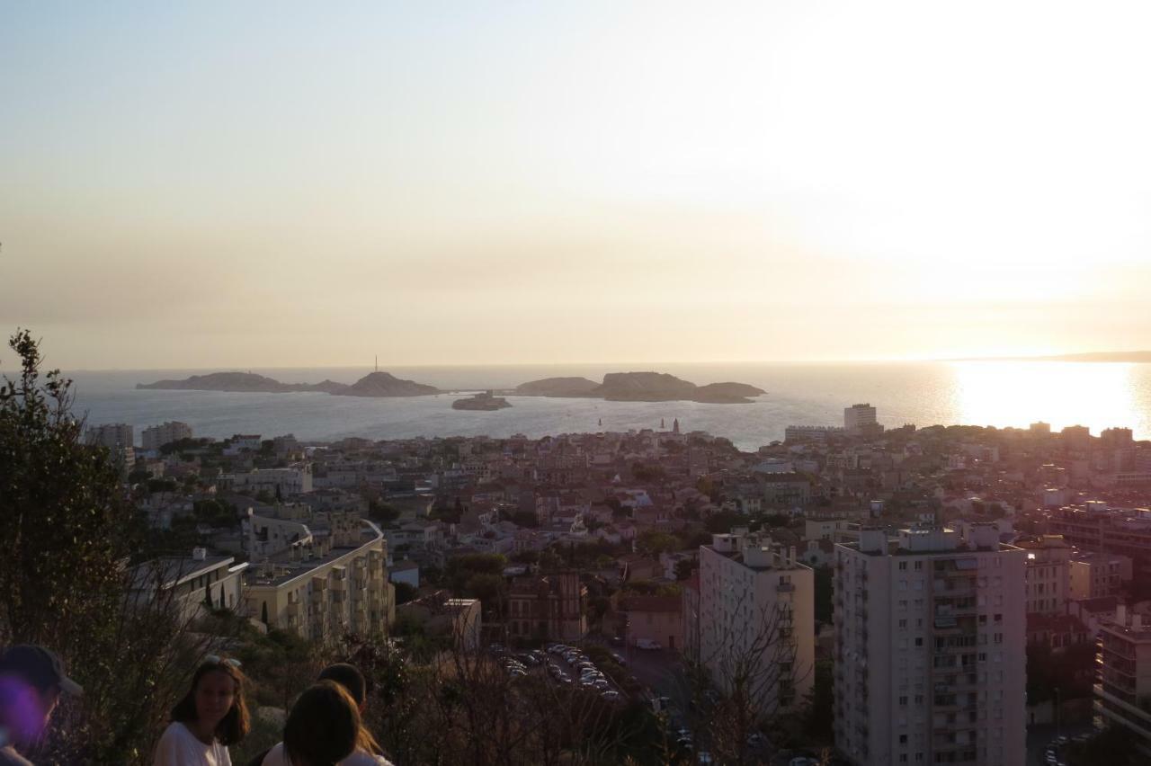 Calme Et Tres Lumineux, Au Pied De Notre Dame De La Garde Appartement *