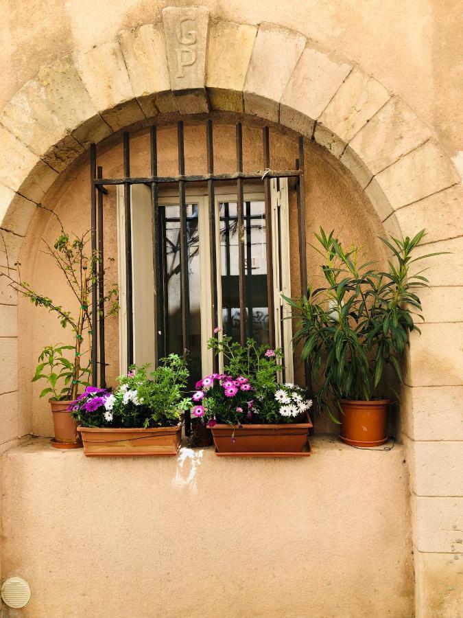 Sous Le Clocher Marseilles