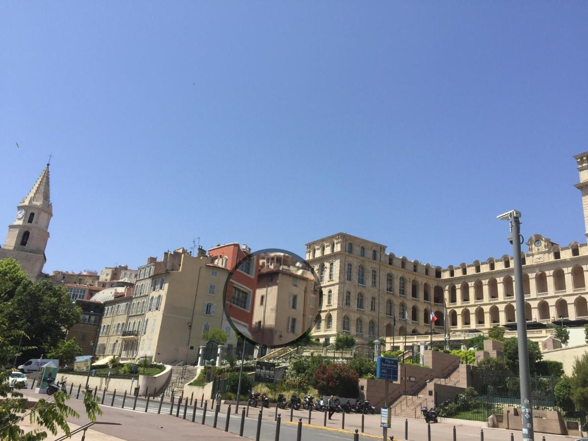 Sous Le Clocher * Marseilles