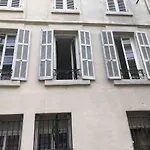 Terrasses du Port 5 mn, T2 neuf parking en sus