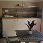 Gite Du Stade Le Studio Cour Parking Et Piscine Partagee