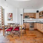Appartement De Grand Standing, Joliment Decore