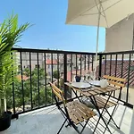 Les Temps Heureux Petite Terrasse Clim-Netflix