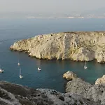 Les Pieds Dans L\'Eau Sur L\'Ile Du Frioul