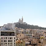 Marseille: Superbe Vue Sur Notre-Dame De La Garde