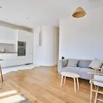 Superb Apartment Near Parc Longchamp