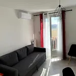 2 Chambres Climatise Metro A 500M Parking Balcon