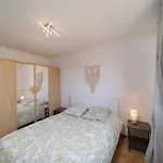 Appartement Tout Equipe Traversant 6 A 8 Couchages
