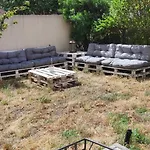 Appartment Jardin Terrasse Chez Charlene 30 Min En Voiture Des Plages Et Du Vieux Port