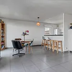 Room In Appartment With Seaview