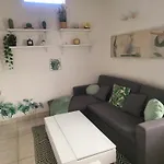 Jolie Dependance Avec Terrasse Privee Et Jacuzzi