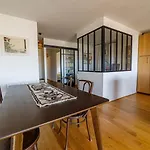 Guestready - Wooden Strike Near The Sea