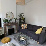 Mon Jardin Secret Marseillais Avec Terrasse Dans Le Quartier Le Plus Cool Du Monde