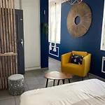 Vieux Port Studio Chic