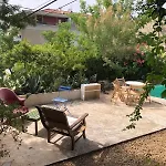 Studio Face A La Piscine