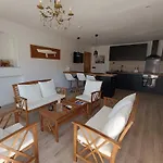 Appartement 3 Chambres Avec Terrasse Vue Mer A 150 M De La Plage
